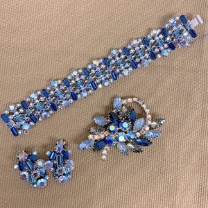Vintage jewelry set.
